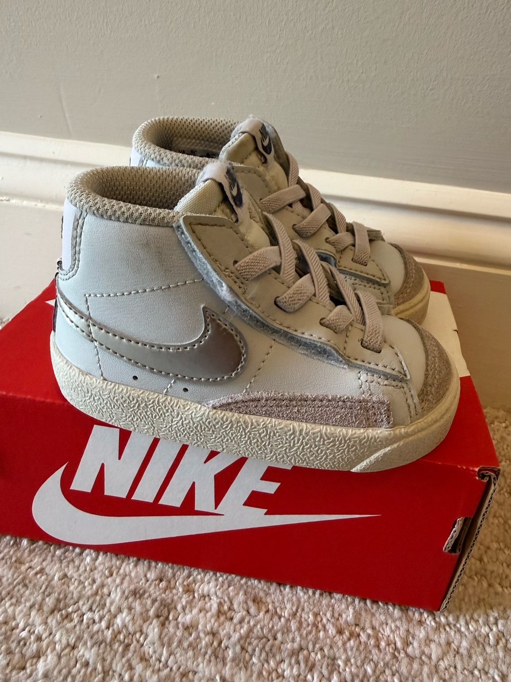 Nike Kids' Light Gray/Light Purple/Metallic Blazer Mid ‘77